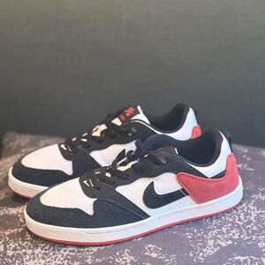 Nike Black, Red, and White SB ALLEYOOP -NWT